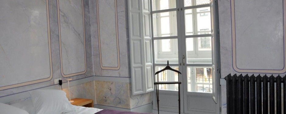 Habitación 8 — Suite con estucos originales y galería a la Plaza Mayor — foto 2
